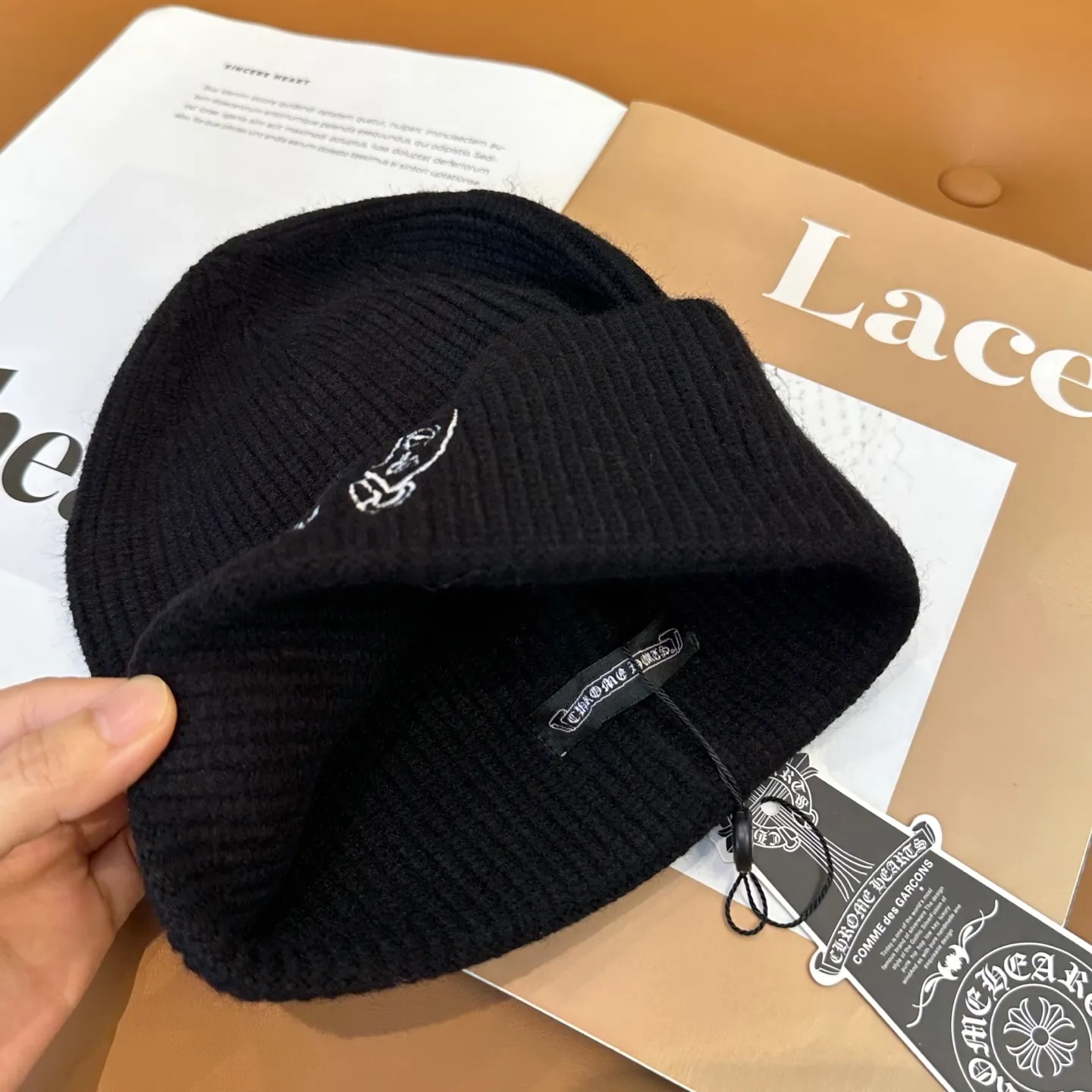 P50 🤍Chrome hearts new autumn and winter embroidered cross knitted hat🧶 One of the must-have hats in autumn and winter~ It really looks good on whoever wears it~, it is also a perfect match in black and white and gray in autumn~